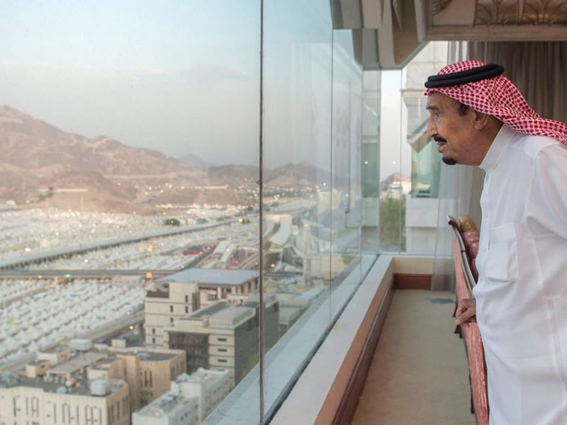 الملك سلمان يصل لـ "منى" لخدمة الحجاج والإشراف على راحتهم